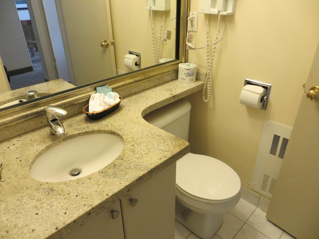 Oceanside Hotel Ванкувър Стая снимка